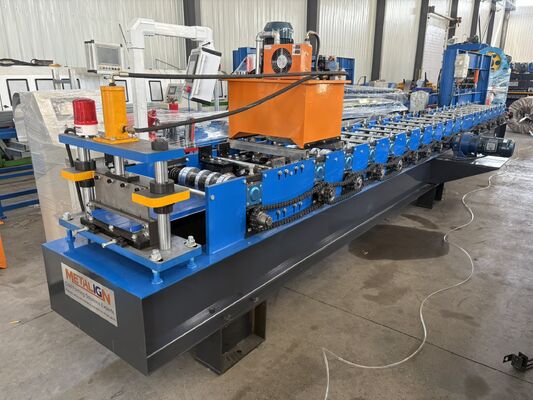 Het Comité van het bevindende Naaddak Dakwerkbroodje die Machine vormen Hydraulische Besnoeiing Gegalvaniseerd Staal 0.30.8mm